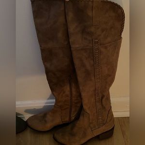 Women’s tall boots size 7.5